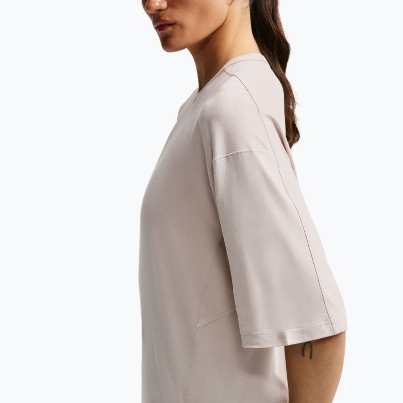 Moteriški treniruočių marškinėliai Nike 24.7 ImpossiblySoft Light cream Ii/college grey 5
