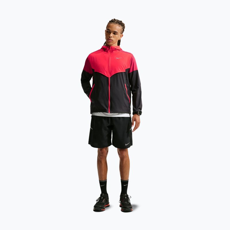 Vyriška bėgimo striukė Nike Impossibly Light Windrunner black/light crimson/tough red 2