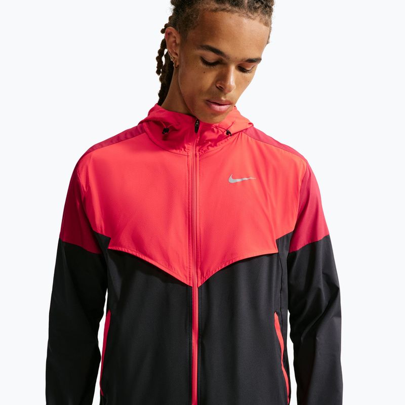 Vyriška bėgimo striukė Nike Impossibly Light Windrunner black/light crimson/tough red 4