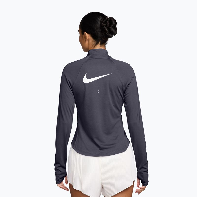 Moteriški bėgimo marškinėliai su ilgomis rankovėmis  Nike Tempo Swoosh Run Dri-Fit 1/4-Zip LS gridiron/white 2