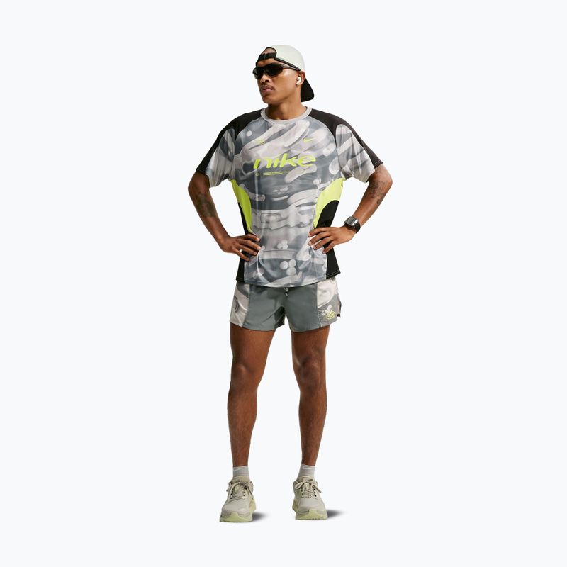 Vyriški bėgimo marškinėliai Nike Dri-FIT Printed SS smoke grey/black/light lemon twist 2