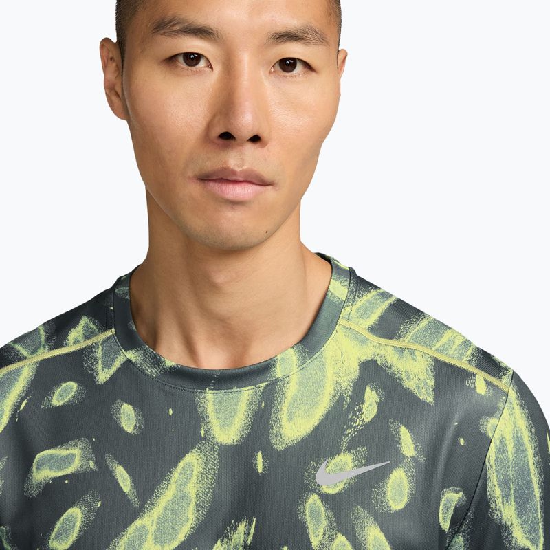 Vyriški bėgimo marškinėliai Nike Miler Dri-Fit UV camo green 3