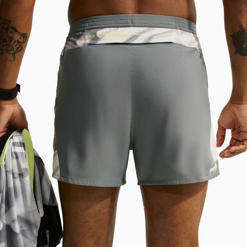 Vyriški bėgimo šortai Nike Dri-Fit 4" smoke grey/black/light lemon twist 5