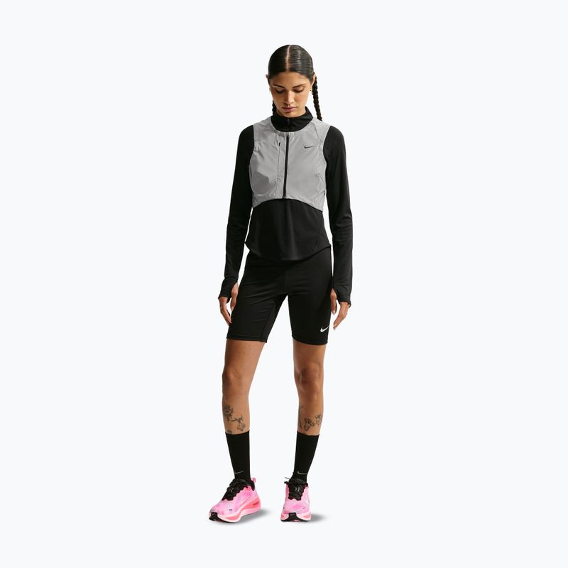 Moteriška bėgimo liemenė Nike Swift Flash metallic cool grey/black 2