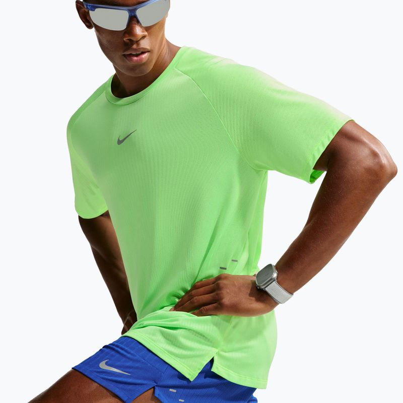 Vyriški bėgimo marškinėliai Nike Stride volt/light silver 5
