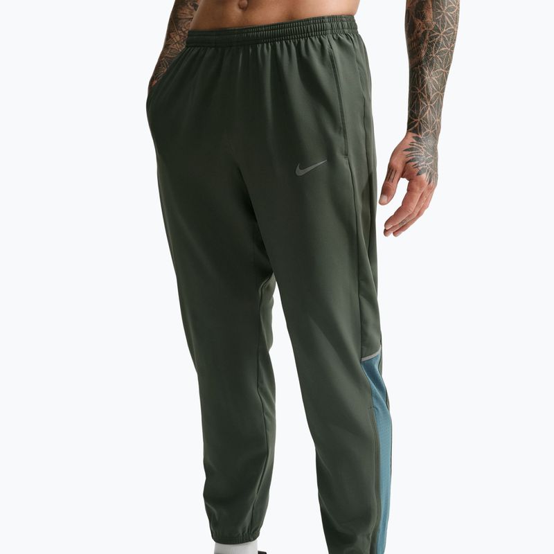 Vyriškos bėgimo kelnės Nike Miler Dri-Fit Woven camo green/mineral slate 4