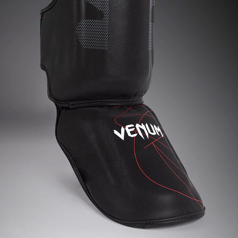 Moteriškos blauzdų ir pėdų apsaugos Venum Tactical XT Shinguards black/fire red 4