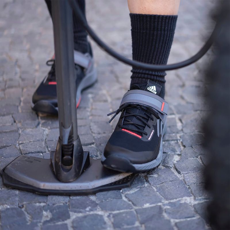 Dviračio batai MTB moteriški adidas FIVE TEN Trailcross Clip In core black/grey three/red 15