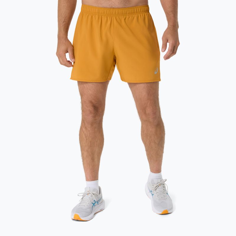Vyriški bėgimo šortai ASICS Core 5IN sandstorm