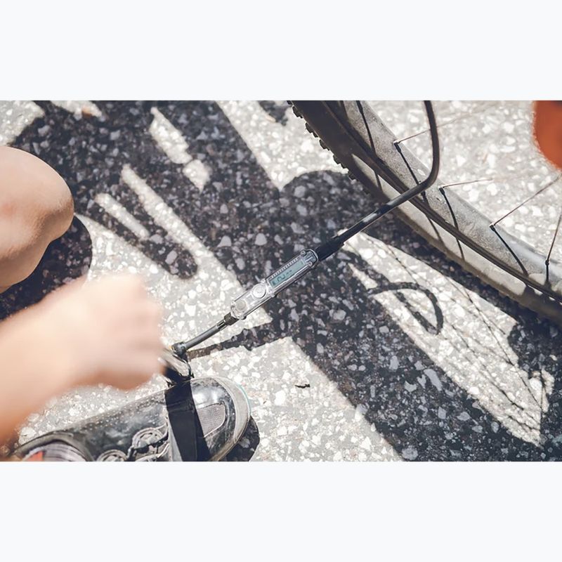 Dviratininko pompa Lezyne Micro Floor Drive Digital HVG 90psi gloss black 3