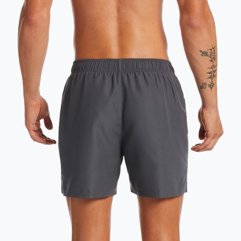 Vyriški maudymosi šortai Nike Essential 5" Volley pilkos spalvos NESSA560-018 2