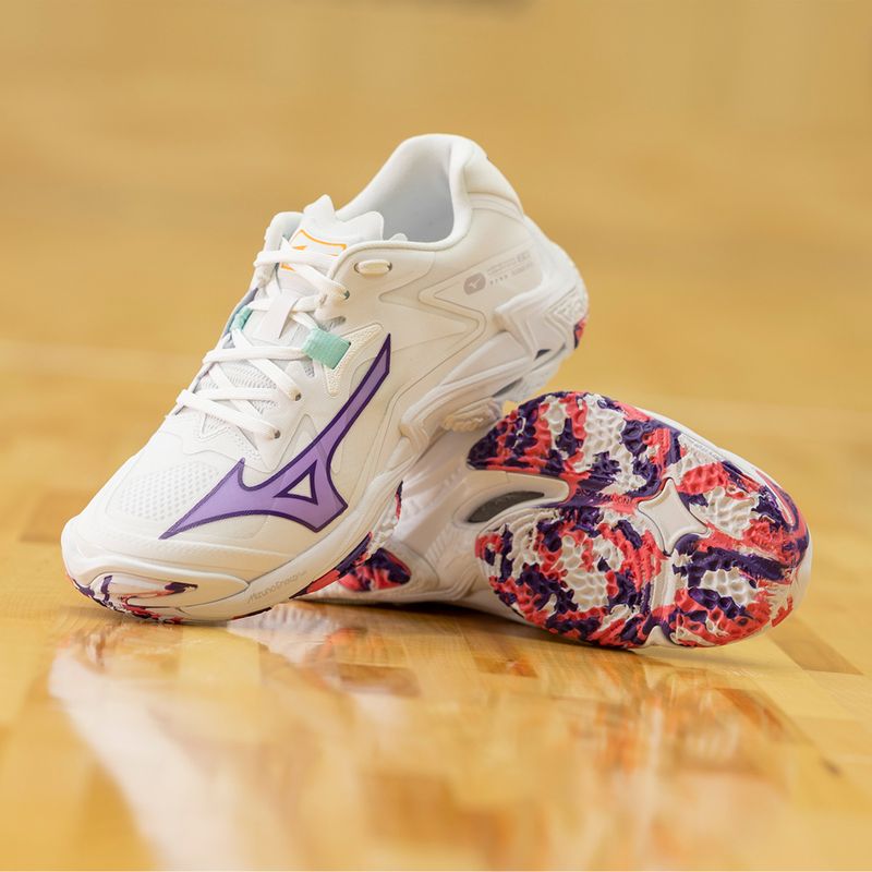 Moteriški tinklinio batai Mizuno Wave Lightning Z8 balti/violetiniai indigo/camelliaros 13