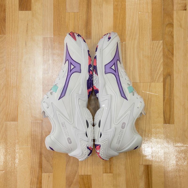 Moteriški tinklinio batai Mizuno Wave Lightning Z8 balti/violetiniai indigo/camelliaros 15