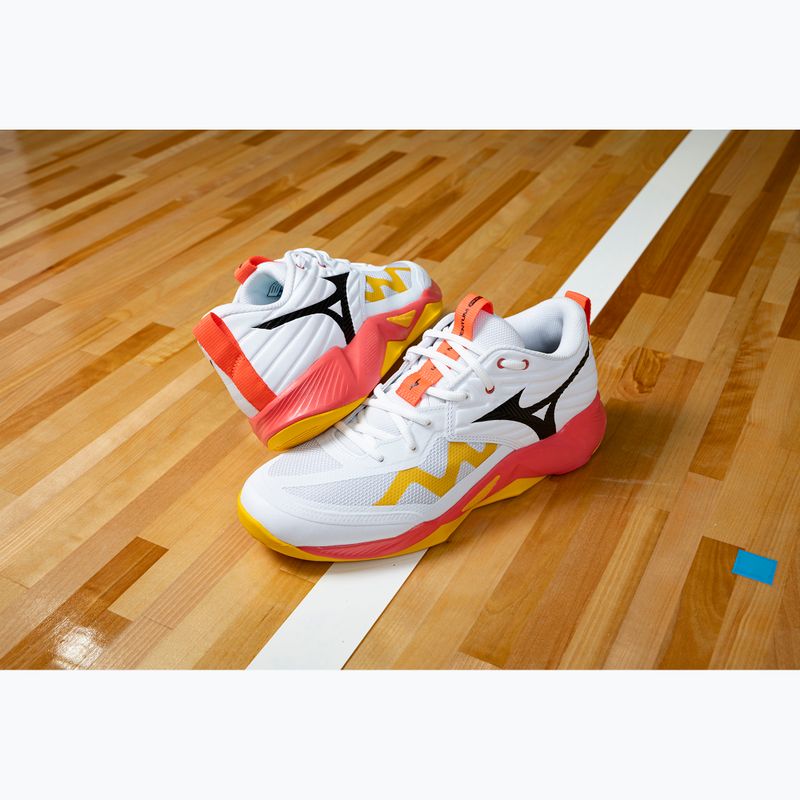 Tinklinio batai Mizuno Wave Momentum Pro white/fiery coral 2/citrus 7