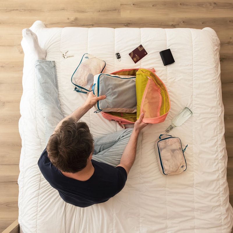 Turistinė kuprinė CabinZero Classic Tech 28 and pink 21