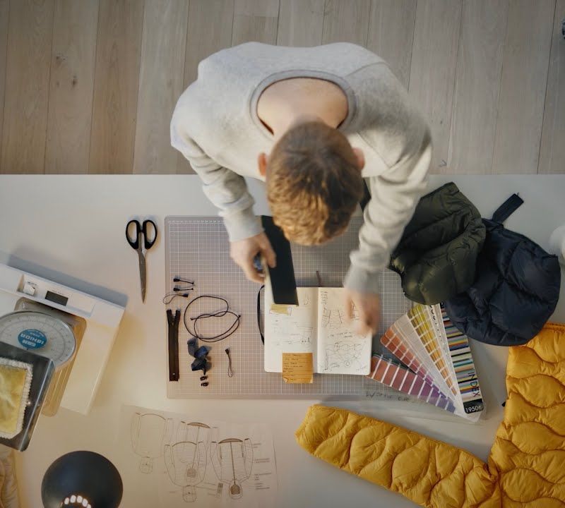 Peak Performance moteriška pūkinė striukė Helium Down Hood navy blue G77852010 6