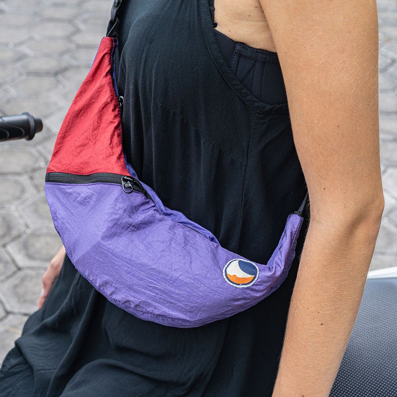 Maža rankinė ant peties Ticket To The Moon Upcycled Sling purple/burgundy 4