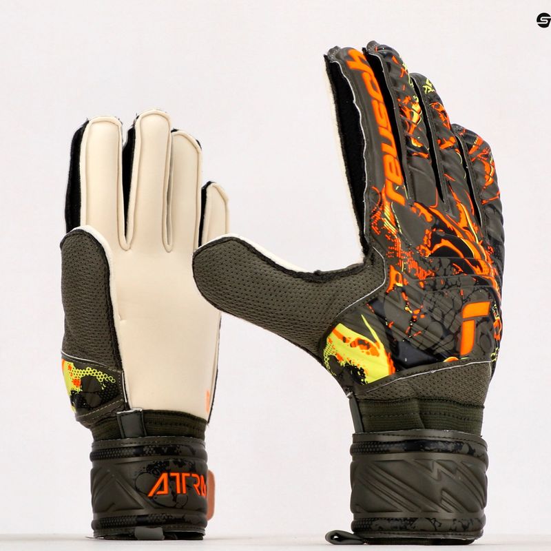 Reusch Attrakt Tvirtos žalios vartininko pirštinės 5370016-5556 9