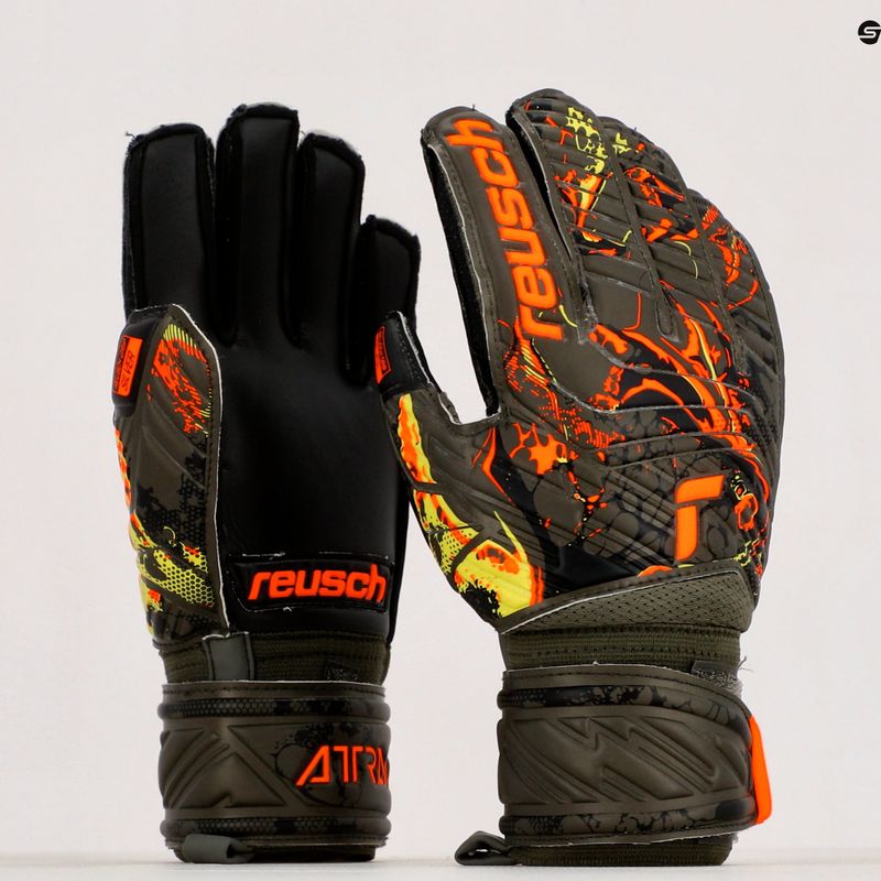 Reusch Attrakt Silver Junior vaikiškos vartininko pirštinės žalios 5372015-5555 9