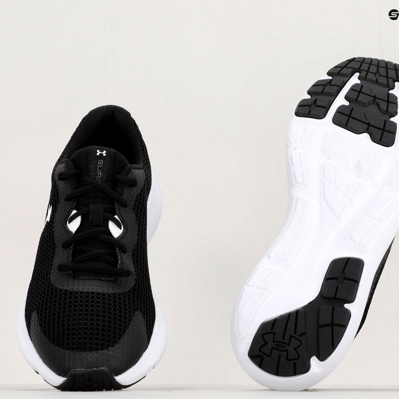 Under Armour Surge 3 juodai balti vyriški bėgimo bateliai 3024883 17