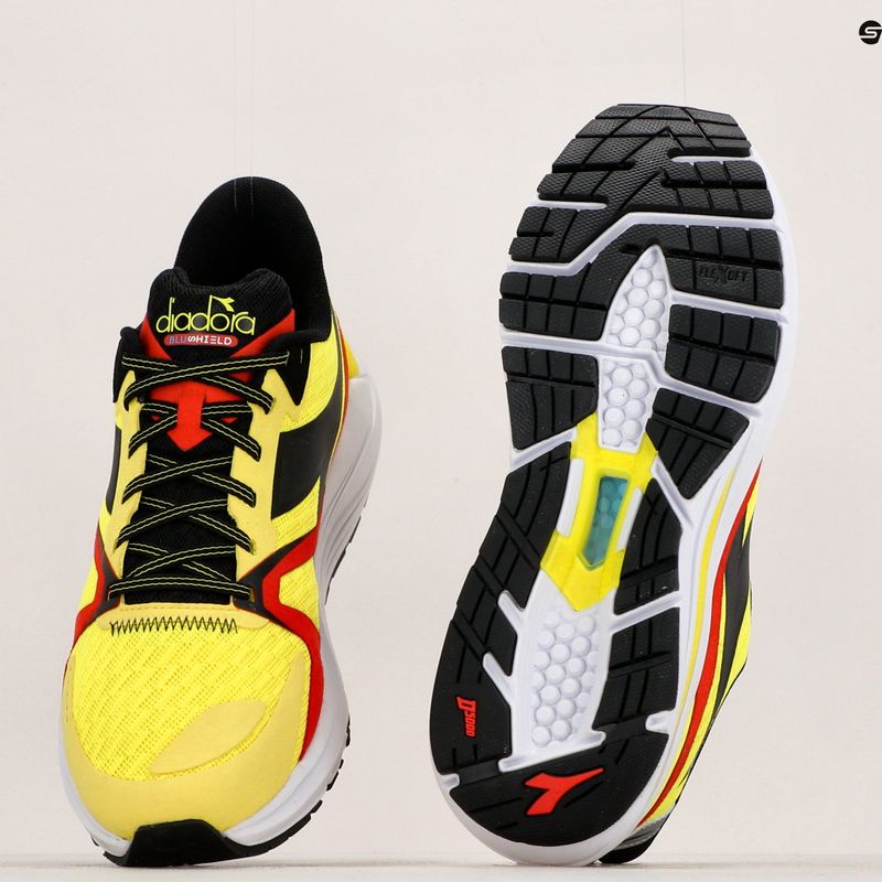 Vyriški bėgimo bateliai Diadora Mythos Blushield 8 Vortice yellow DD-101.179087-D0273 19