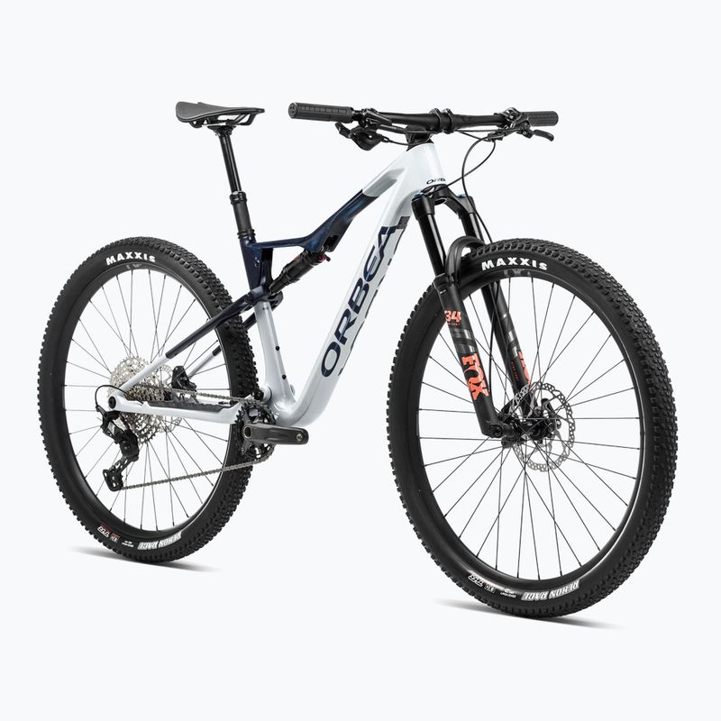 Kalnų dviratis Orbea Oiz M30 2024 halo silver/blue carbon view 2