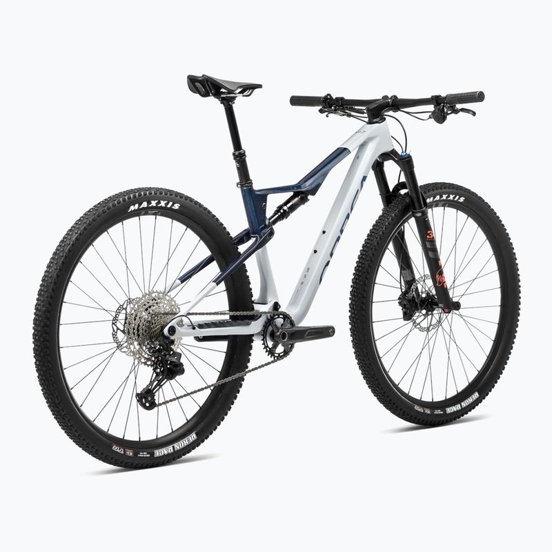 Kalnų dviratis Orbea Oiz M30 2024 halo silver/blue carbon view 3