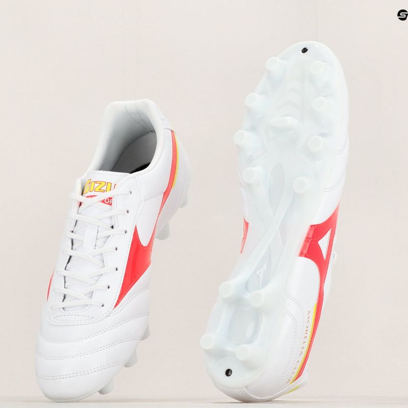 Vyriški futbolo bateliai Mizuno Morelia II Club MD white/flery coral2/bolt2 12