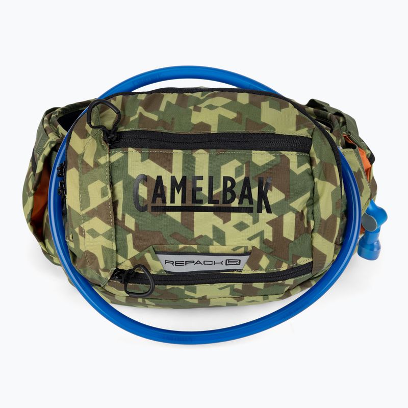 CamelBak Repack LR 4 litrų talpos dviratininkas su 1,5 litro talpos bakeliu kamufliažinės spalvos