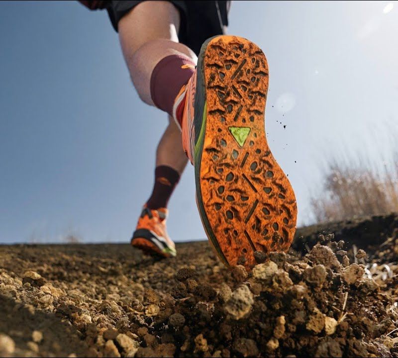 ASICS FUJISPEED 2 vyriški bėgimo bateliai ryškiai oranžinės/antikvarinės raudonos spalvos 19