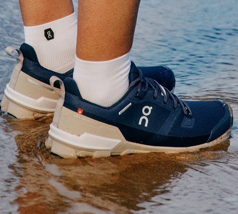 Moteriški bėgimo bateliai On Cloudwander Waterproof navy/desert 14