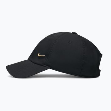 Kepurė su snapeliu Nike Dri-Fit Club Unstructured Metal Swoosh 2026 black/metallic gold