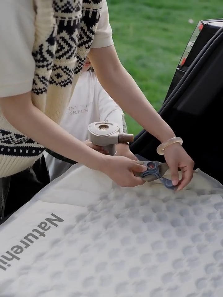 Savaime prisipučiamas kilimėlis Naturehike Yugu Car light khaki